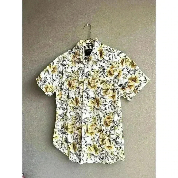 Denim & Flower Floral Medium Yellow Hawaiian Shirt Short Sleeve Button-up - Picture 3 of 7